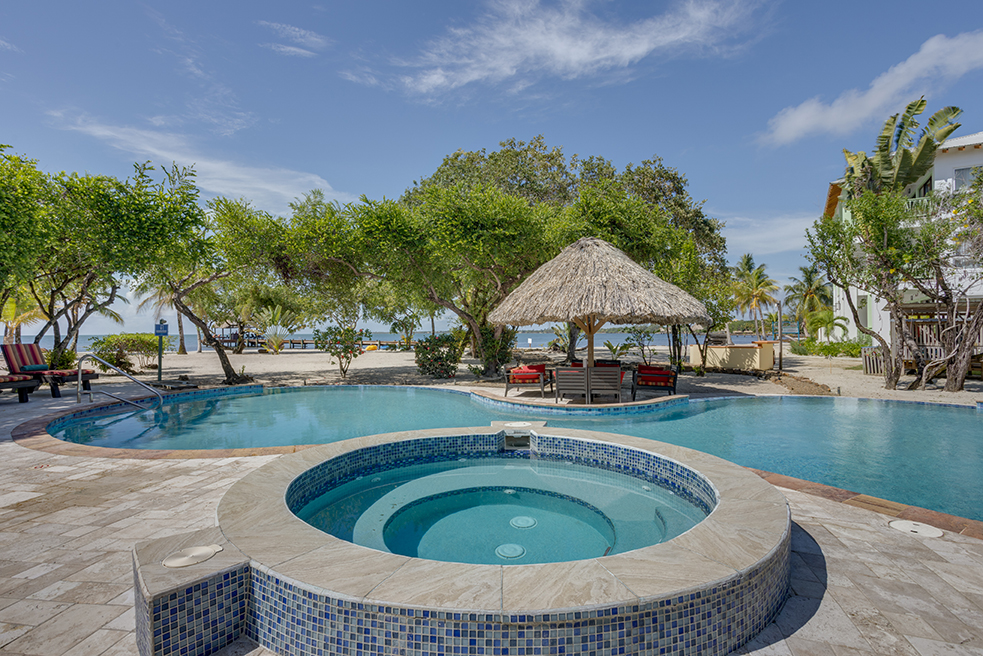 Marazul Pool and Hot Tub